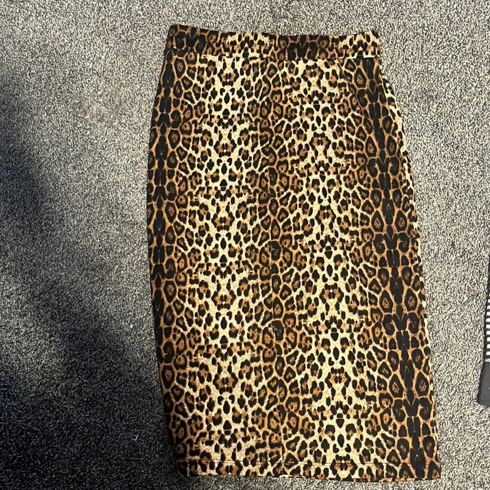 Leopard print skirt for women
